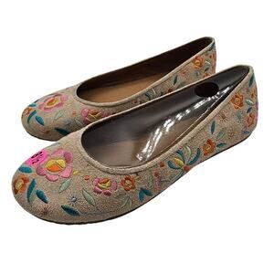 BC Footwear Womens Sz 8.5 Ballet Flats Cream Floral Embroidered NEW